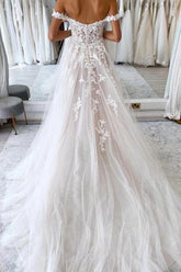 Charming A-Line Sweetheart Lace Applique Tulle Boho Wedding Dress